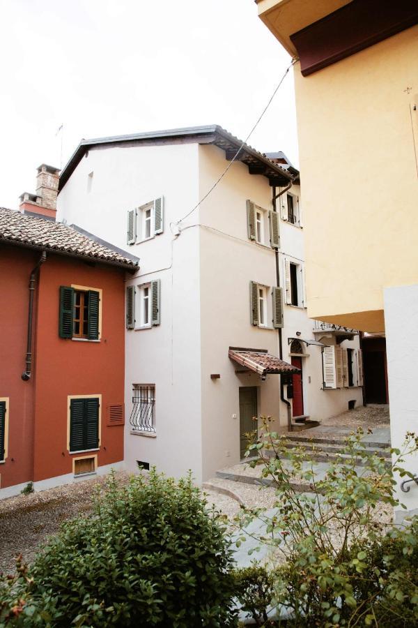 Bed and Breakfast Dimora Della Rocca à Costigliole d'Asti Extérieur photo